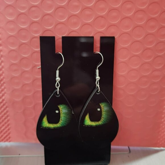 How to Train Your Dragon Earrings - Picture 1 of 1